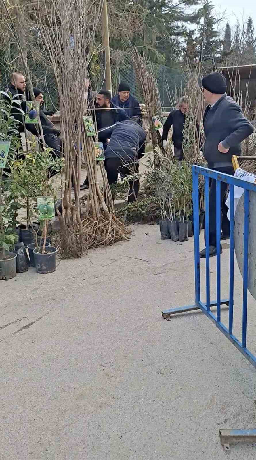bursada seyyar saticilardan zabitaya bicakli saldiri 1 zabita yaralandi 0 LBXKKZ9i