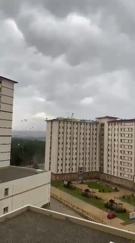 bursada siddetli firtina catilari boyle ucurdu 1 4GyyUWtU