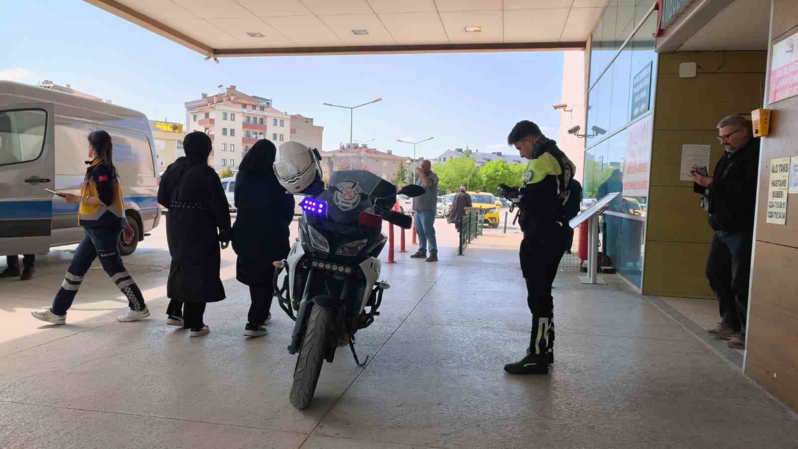 Bursa’da silahlı kavga: Yaralıyı motorize trafik timi hastaneye yetiştirdi 8 bursada silahli kavga yaraliyi motorize trafik timi hastaneye yetistirdi 4 pWsg9rTm