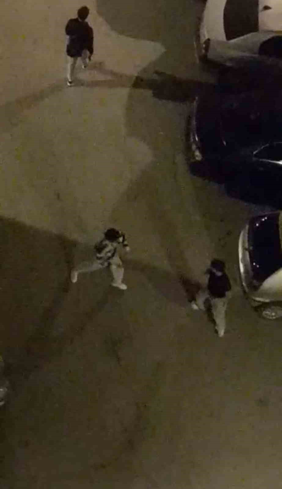 Bursa’da sokak ortasında boks ringlerini aratmayan kavga kamerada 6 bursada sokak ortasinda boks ringlerini aratmayan kavga kamerada 2 14rJBwWA