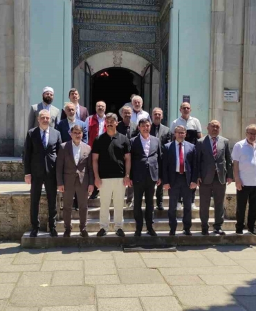 bursada-sultan-celebi-mehmed-han-vefatinin-605-yilinda-dualarla-anildi-BN8pRMxs.jpg