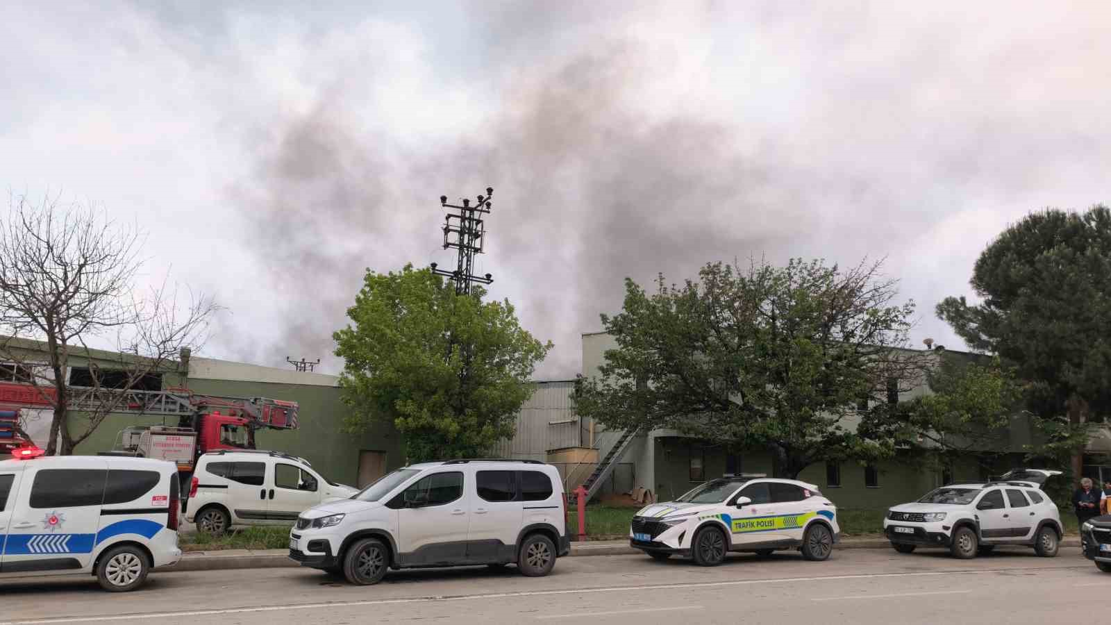 bursada sunta fabrikasinda korkutan yangin 6 q3pQ78jG