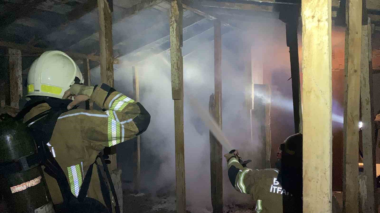 bursada supheli yangin kabusu buyuyor ayni apartmanda 6 yangin 1 616giyGA