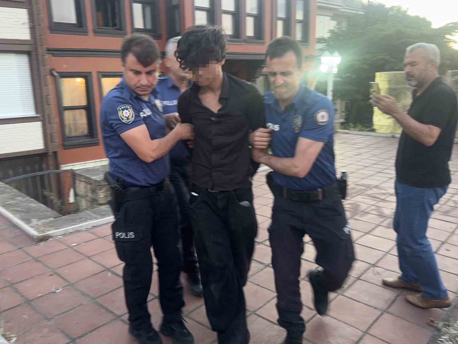 Bursa’da surlarda intihara kalkışan genç son anda kurtarıldı 6 bursada surlarda intihara kalkisan genc son anda kurtarildi 2 XDMgCuuv