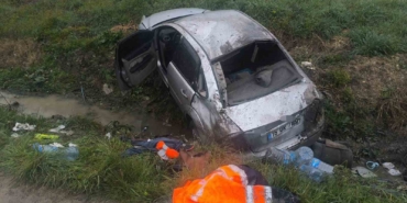 bursada-taklalar-atan-otomobil-tarlaya-uctu-3-yarali-qxm9zbVI.jpg