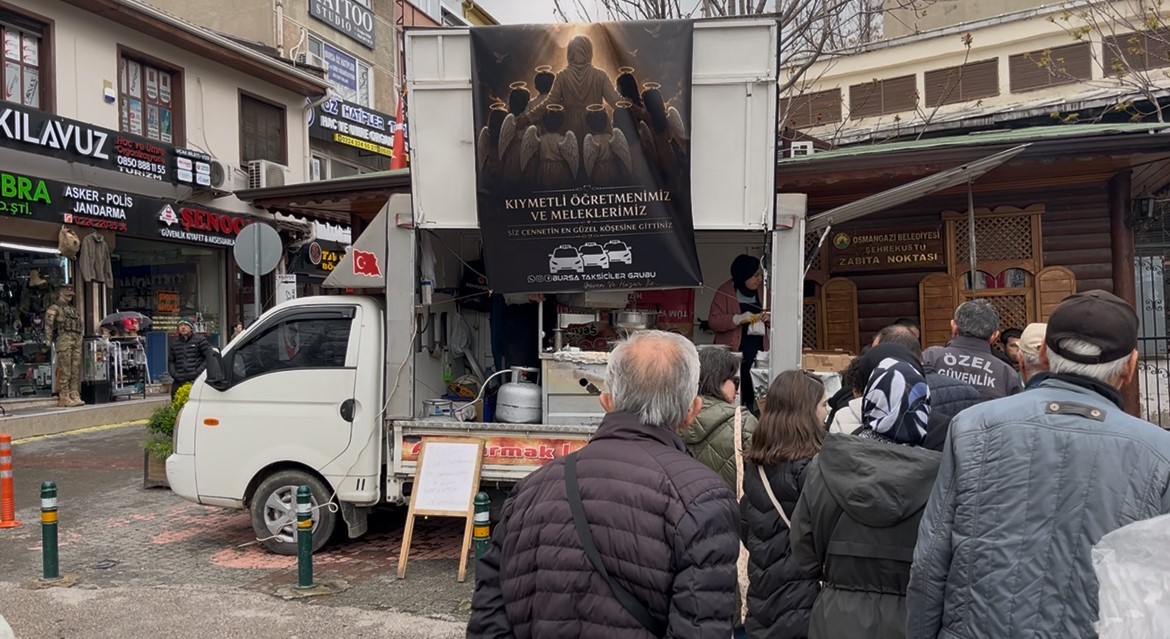 bursada taksicilerden kahraman ogretmen ve ogrencilere vefa 2