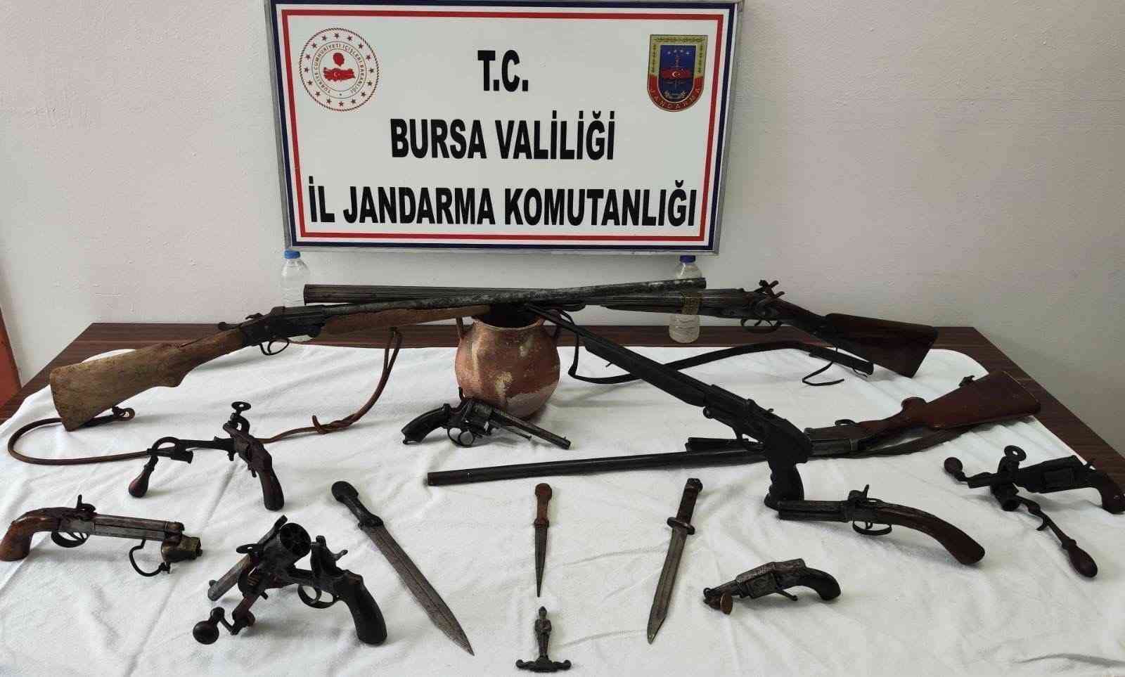 bursada tarihi eser operasyonu cok sayida silah ve obje ele gecirildi 3 Ddeaufic