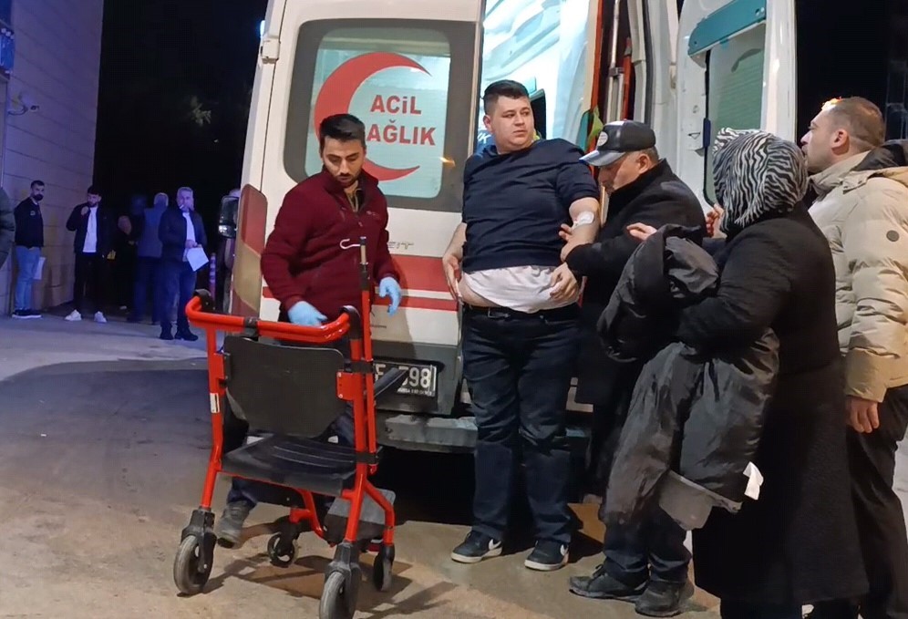 Bursa’da tartışma bir anda kavgaya dönüştü: 2 yaralı 4 bursada tartisma bir anda kavgaya donustu 2 yarali 0 gAc5vKcE
