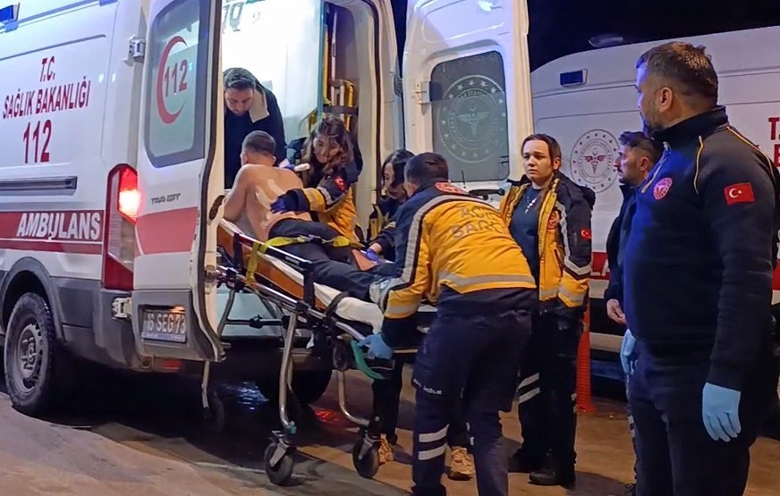 Bursa’da tartışma bir anda kavgaya dönüştü: 2 yaralı 5 bursada tartisma bir anda kavgaya donustu 2 yarali 1