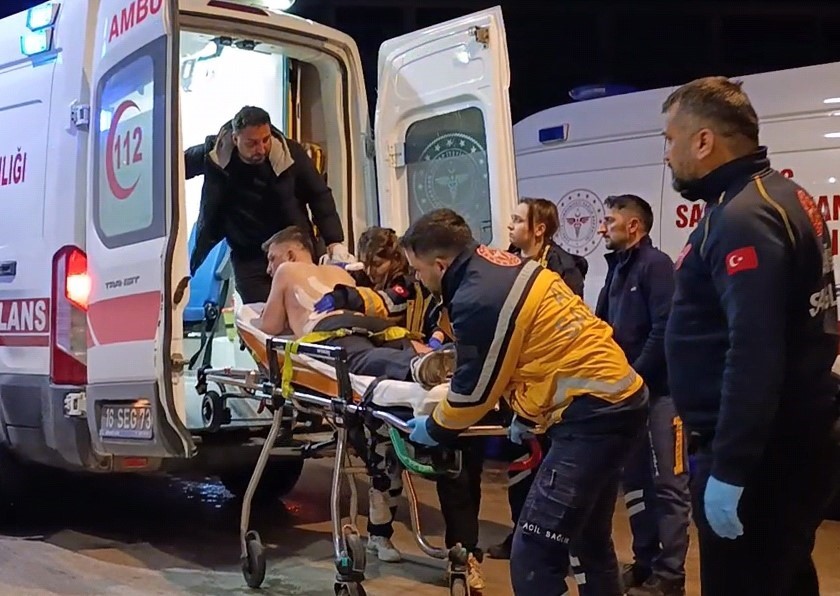 Bursa’da tartışma bir anda kavgaya dönüştü: 2 yaralı 6 bursada tartisma bir anda kavgaya donustu 2 yarali 2 D8leB3bC