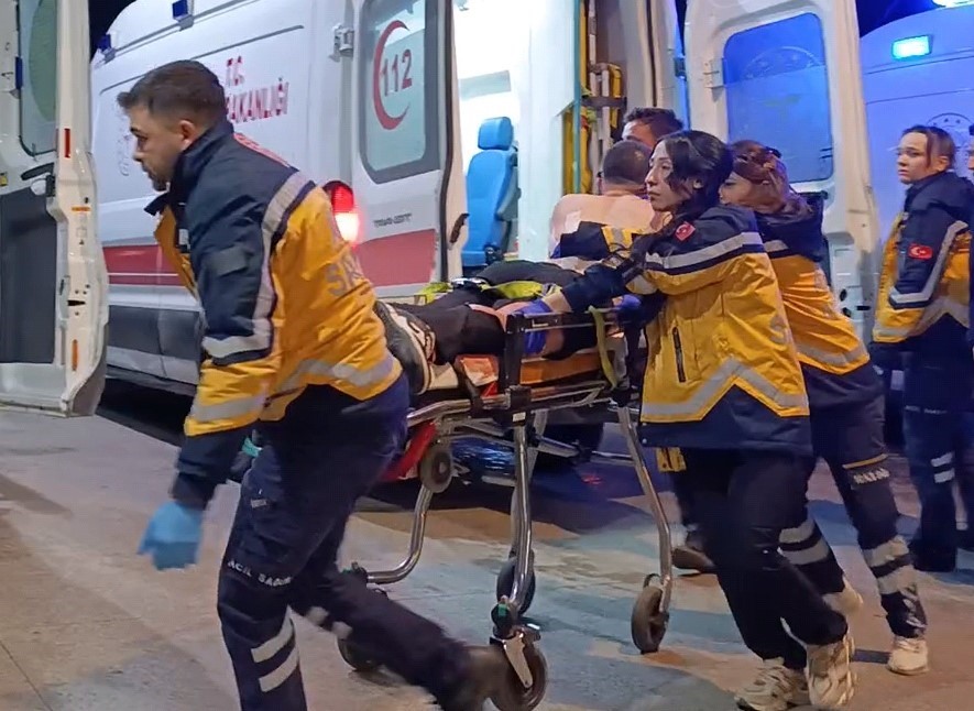 Bursa’da tartışma bir anda kavgaya dönüştü: 2 yaralı 7 bursada tartisma bir anda kavgaya donustu 2 yarali 3