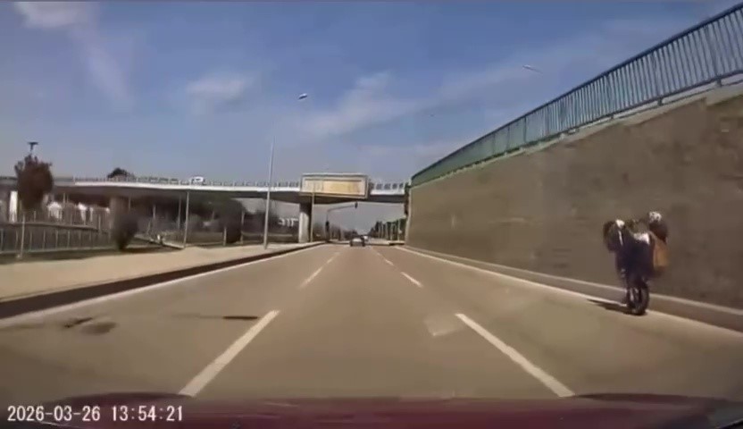 bursada tehlikeli motosiklet sovu kameraya yansidi 0