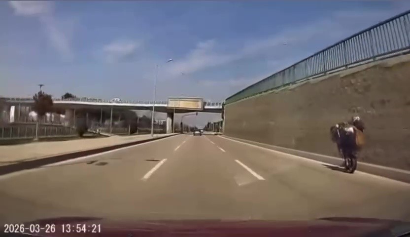 bursada tehlikeli motosiklet sovu kameraya yansidi 1 GUj3OYaZ