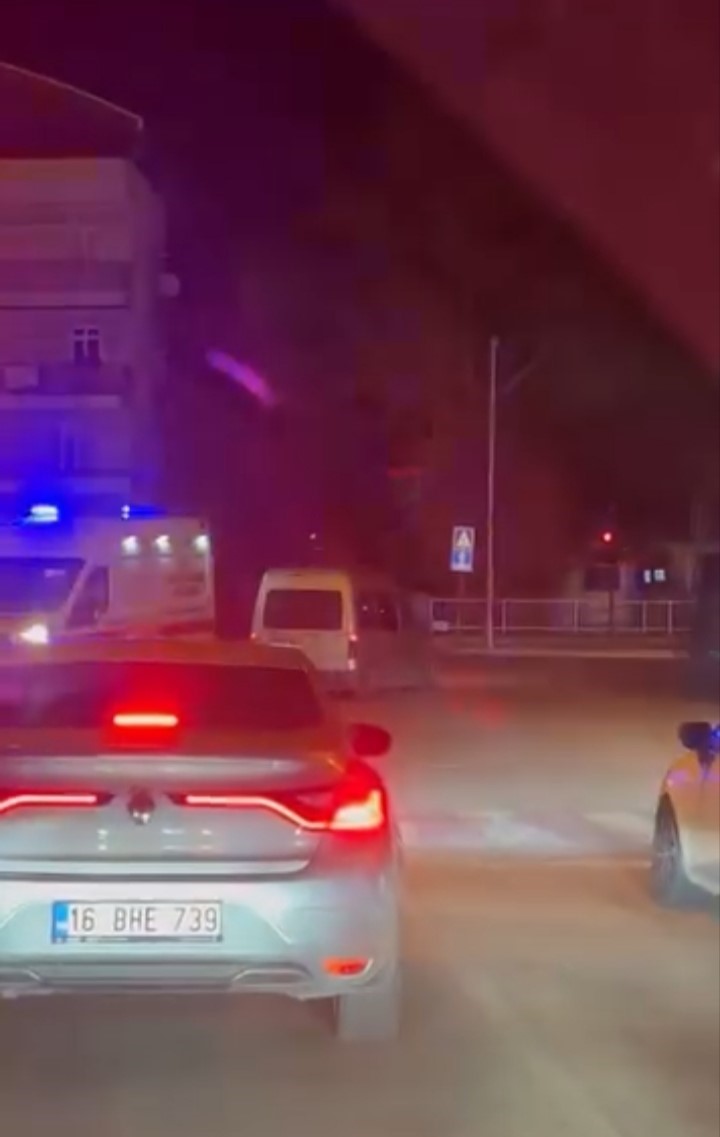 bursada ters seride giren hafif ticari arac trafigi tehlikeye atti 1 sU2pkz6q