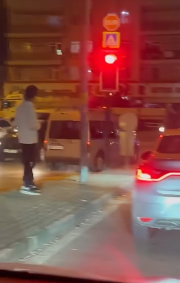 bursada ters seride giren hafif ticari arac trafigi tehlikeye atti 2 QUP3AGJT