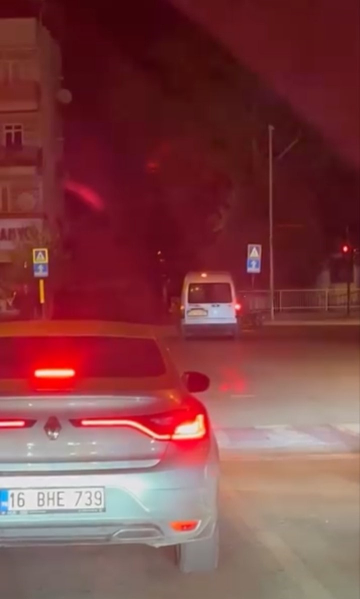 bursada ters seride giren hafif ticari arac trafigi tehlikeye atti 4 atig5bGr