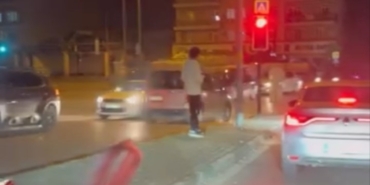bursada-ters-seride-giren-hafif-ticari-arac-trafigi-tehlikeye-atti-Gg6UmA8Y.jpg