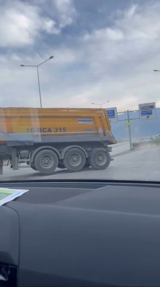 bursada ters seritten giren kamyon pes dedirtti 1