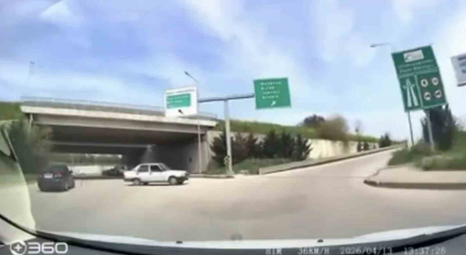 Bursa’da ters yönden giren sürücü kamerada 5 bursada ters yonden giren surucu kamerada 1 jnwqemqf