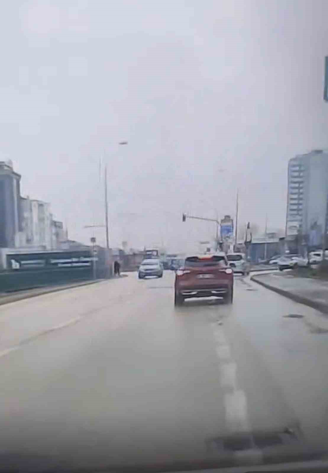 bursada ters yone giren otomobil panige neden oldu 0 E2eTL9Vk