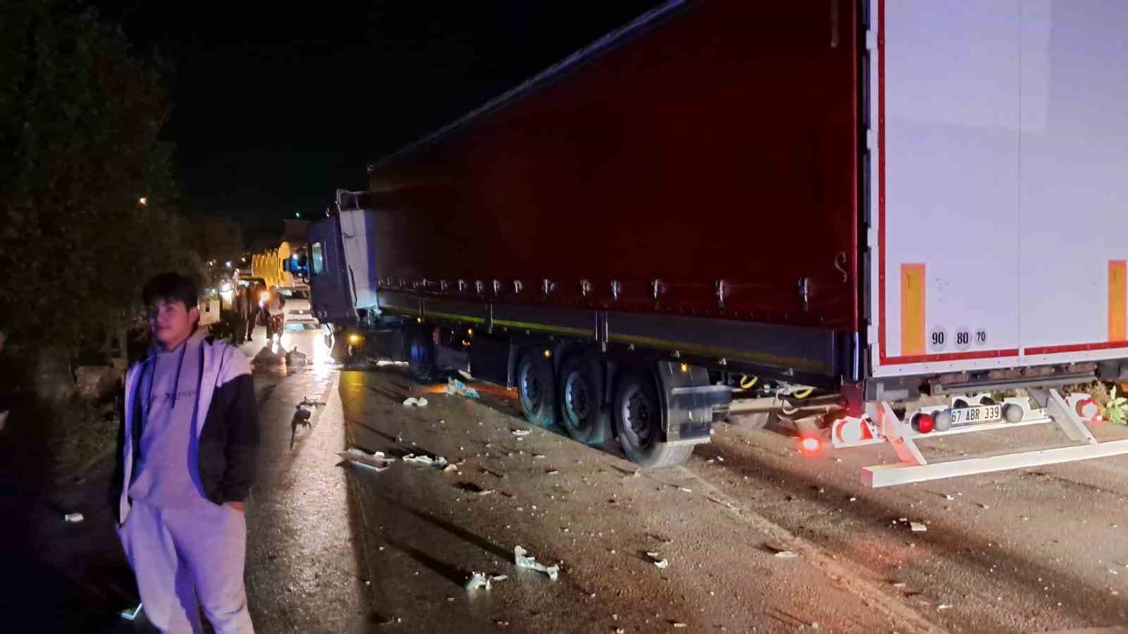 bursada tir ile otomobil carpisti 1 yarali 3 StBbvMpu