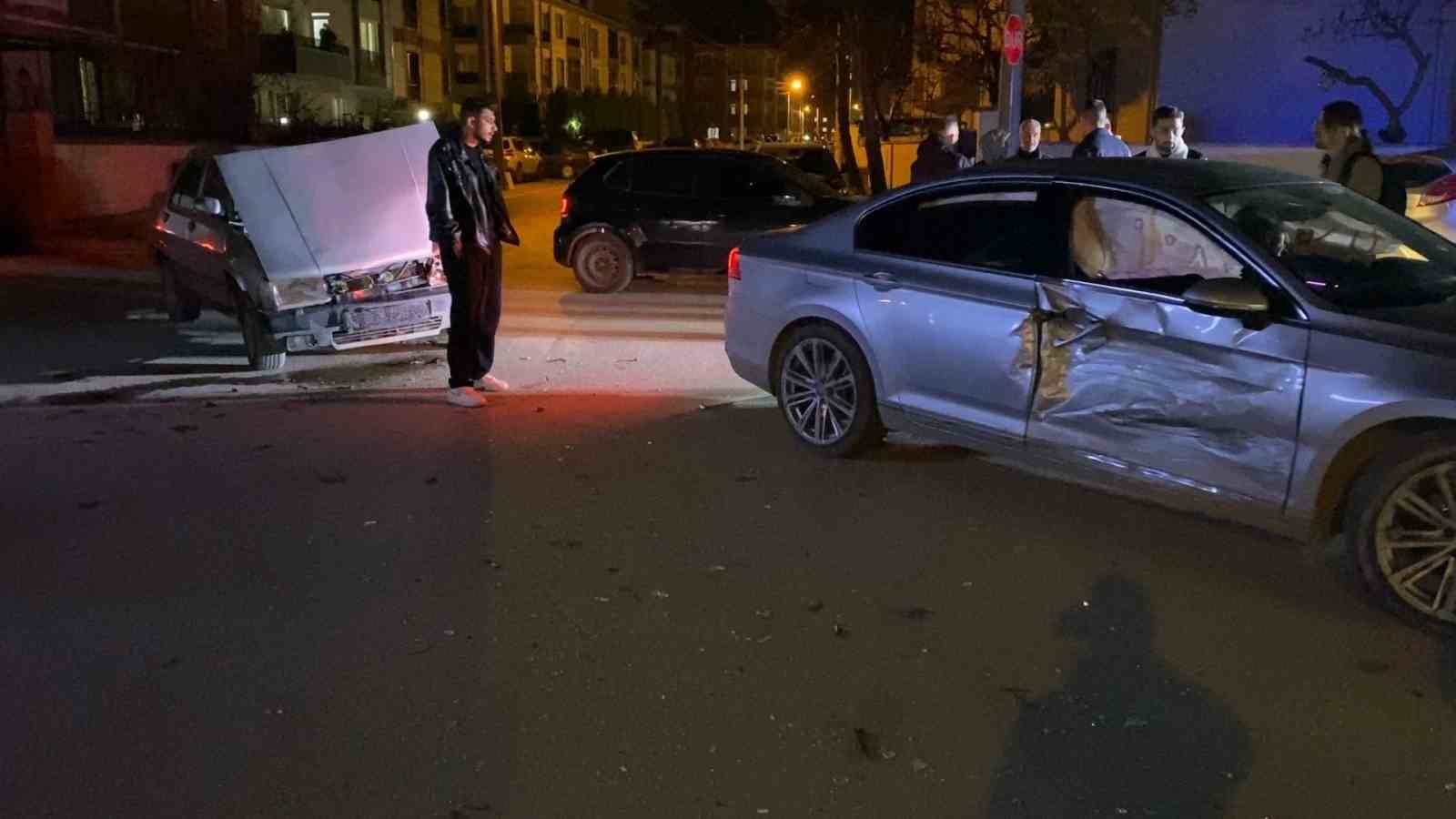 bursada trafik kazasi 1 yarali 2 KpHi1zzt