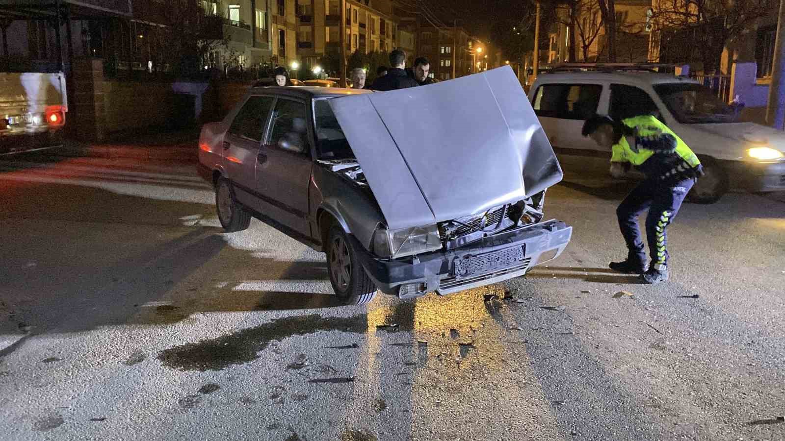 bursada trafik kazasi 1 yarali 4 gILnwsN6