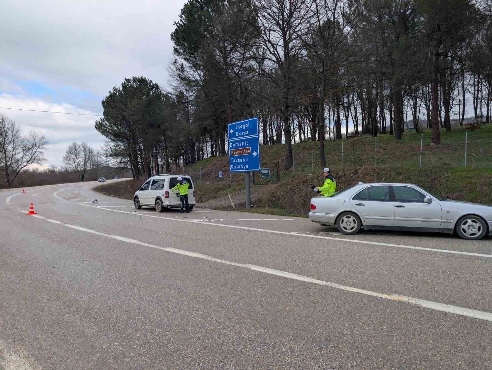 bursada trafik kazasi 2 kisi yaralandi 0 OqXTvmwy