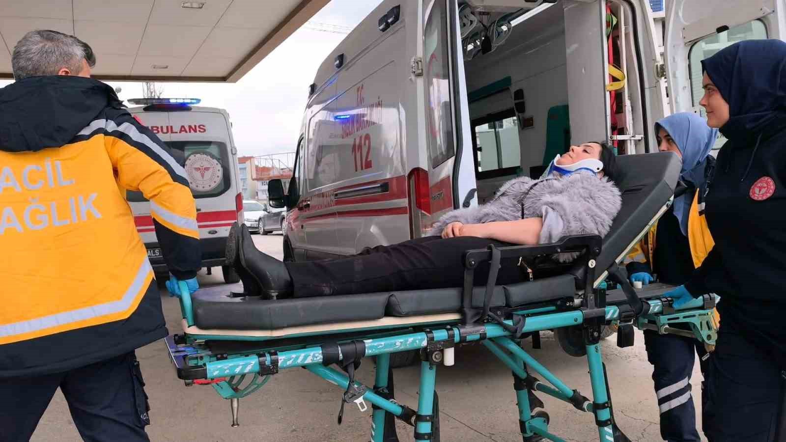bursada trafik kazasi 2 kisi yaralandi 1 I4wtiVOz