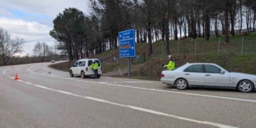 bursada-trafik-kazasi-2-kisi-yaralandi-vVYTJ5OX.jpg