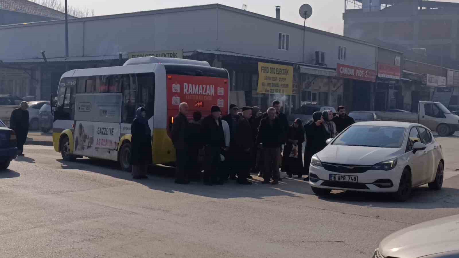 bursada trafik kazasi 3 yarali 3