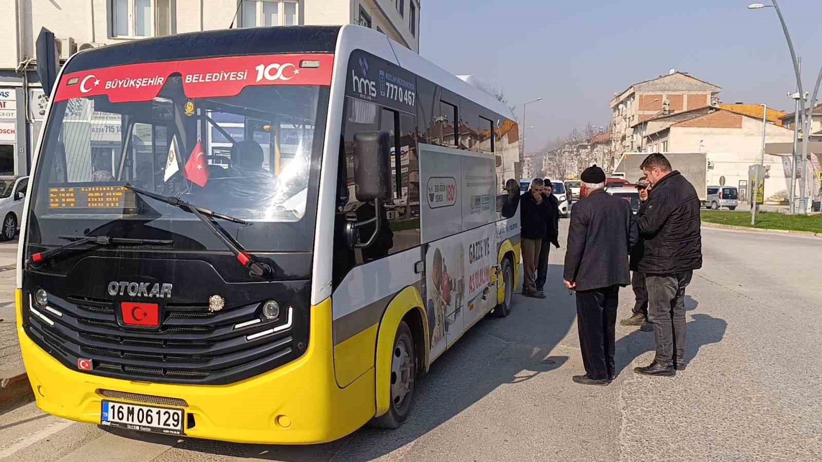 bursada trafik kazasi 3 yarali 4 NVJVyvWf