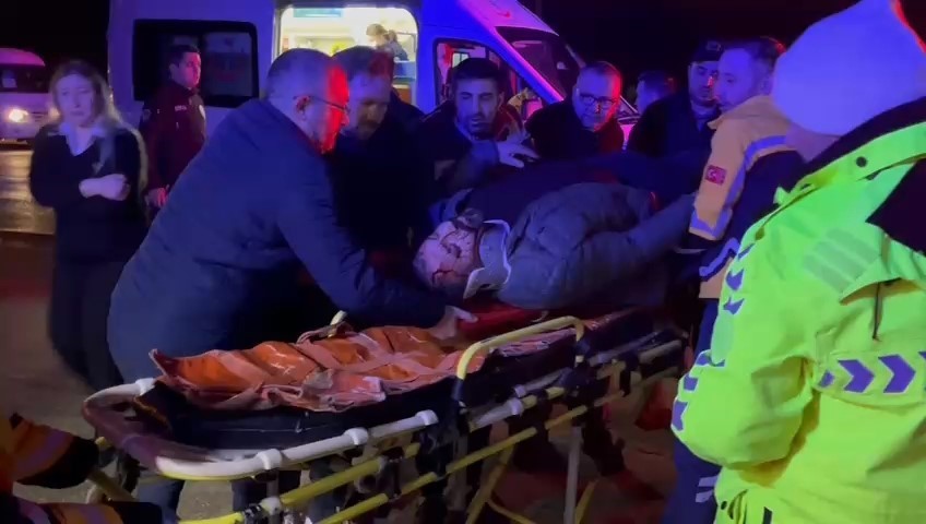 bursada trafik kazasinda can pazari 4 yarali 0