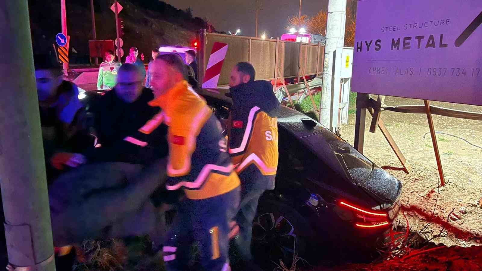 bursada trafik kazasinda can pazari 4 yarali 4 wlEcSZQK