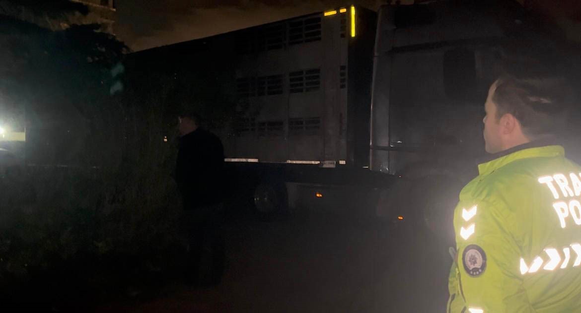 bursada trafik polisinin tuvaleti gelen alkollu surucuyle imtihani 2 A9iDJAj8