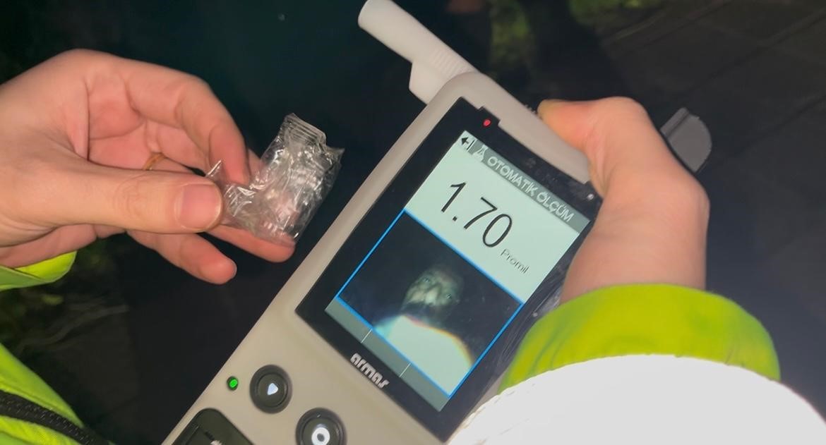 bursada trafik polisinin tuvaleti gelen alkollu surucuyle imtihani 5