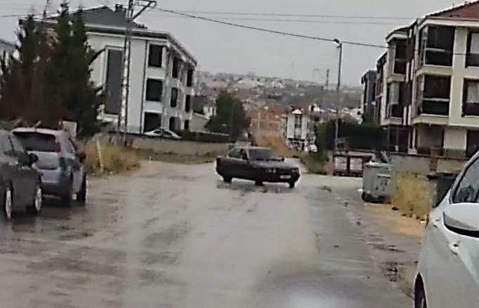 Bursa’da trafikte drift pahalıya patladı: 140 bin TL ceza 4 bursada trafikte drift pahaliya patladi 140 bin tl ceza 0 p3qI3kEV
