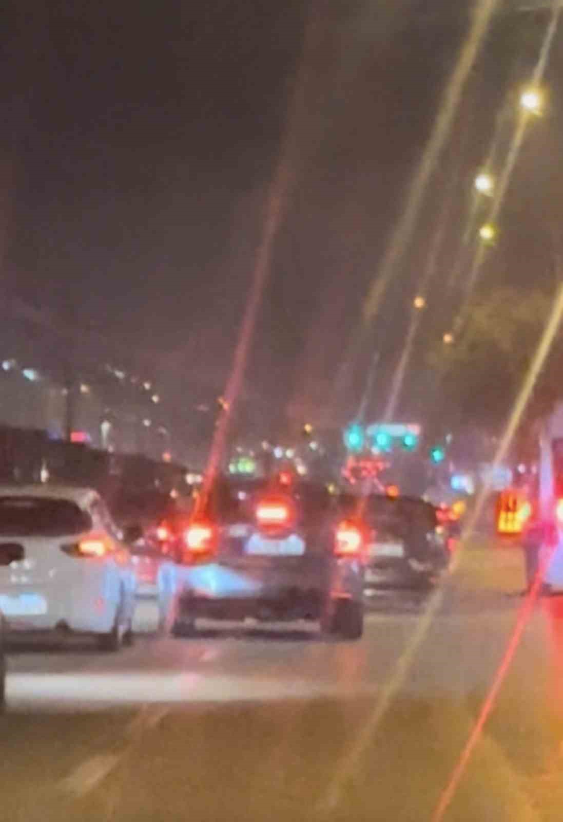 bursada trafikte makas atan ve tehlikeli serit degistiren araclar kamerada 3 YSJNERUj