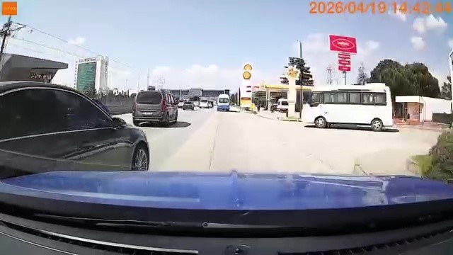 bursada trafikte tehlikeli anlar makas atan surucu kazaya davetiye cikardi 0 8QDR4vyz