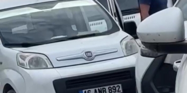 bursada-trafikte-yol-verme-kavgasi-kamerada-G7q7PKVT.jpg