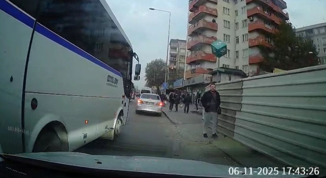 bursada trafikte yol verme tartismasi kamerada 1 RgRQYb5Y