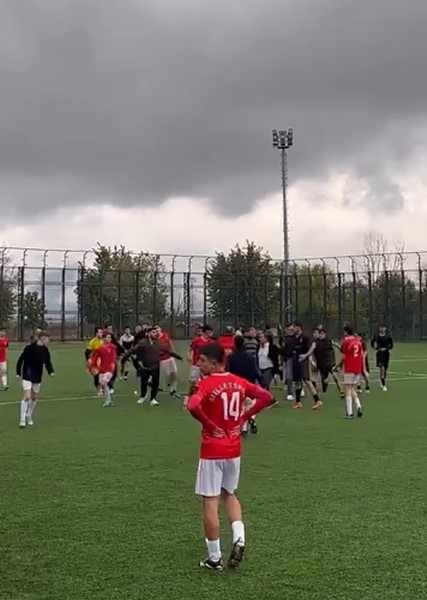 Bursa’da U16 maçında yumruklar konuştu 6 bursada u16 macinda yumruklar konustu 2 jDAqnqJI