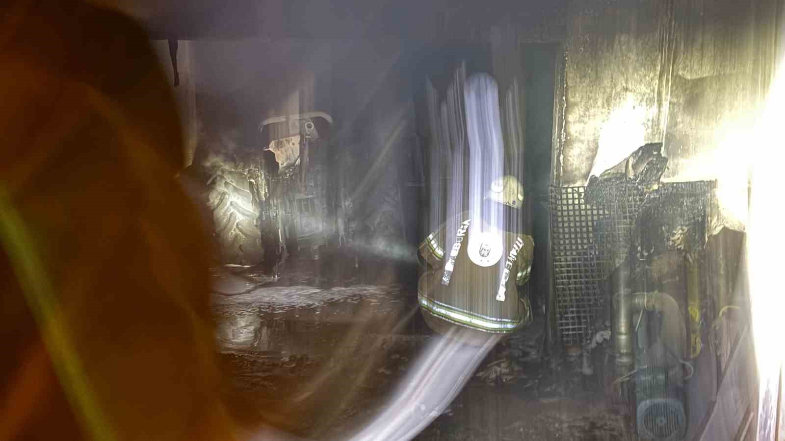 bursada uc katli binada cikan yangin panige neden oldu 4 WpMvS5Td