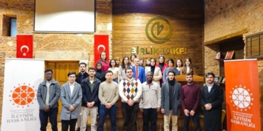 bursada-uluslararasi-ogrencilere-medya-iletisim-ve-kamu-diplomasisi-soylesisi-yEiteuFn.jpg