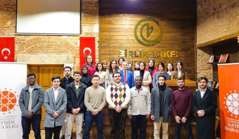 bursada-uluslararasi-ogrencilere-medya-iletisim-ve-kamu-diplomasisi-soylesisi-yEiteuFn.jpg