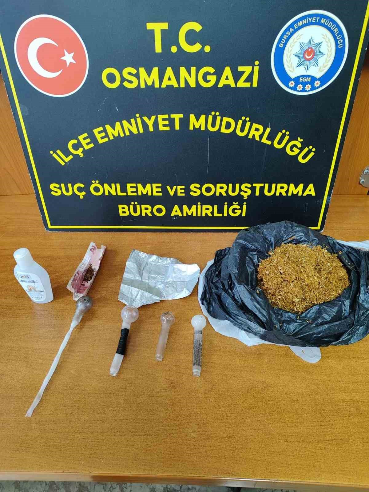 Bursa’da uyuşturucu operasyonu: 1 kiloya yakın esrar ele geçirildi, 4 şüpheli yakalandı 6 bursada uyusturucu operasyonu 1 kiloya yakin esrar ele gecirildi 4 supheli yakalandi 2