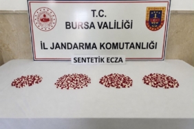 bursada-uyusturucu-operasyonu-bin-98-adet-sentetik-ecza-ele-gecirildi-ZQdgxrcS.jpg