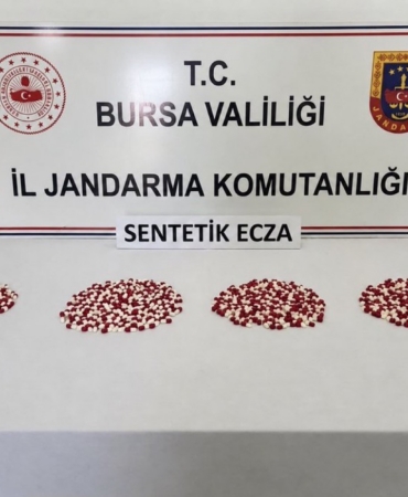 bursada-uyusturucu-operasyonu-bin-98-adet-sentetik-ecza-ele-gecirildi-ZQdgxrcS.jpg