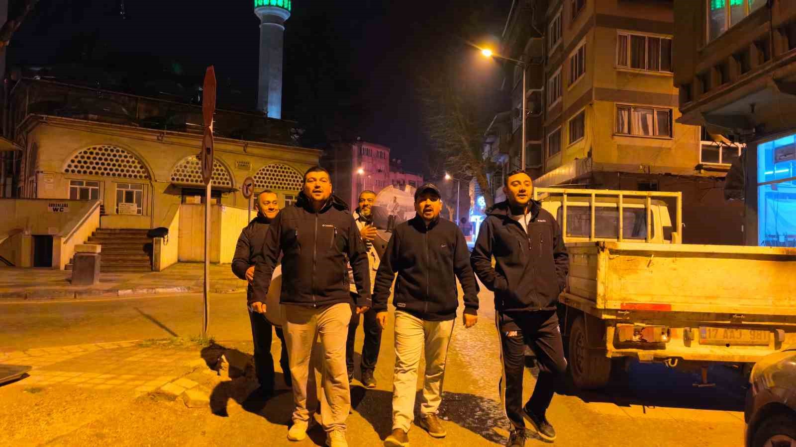 bursada vatandaslar ilahiler ve beyitlerle sahura kalkti 2 VRNGpMbT