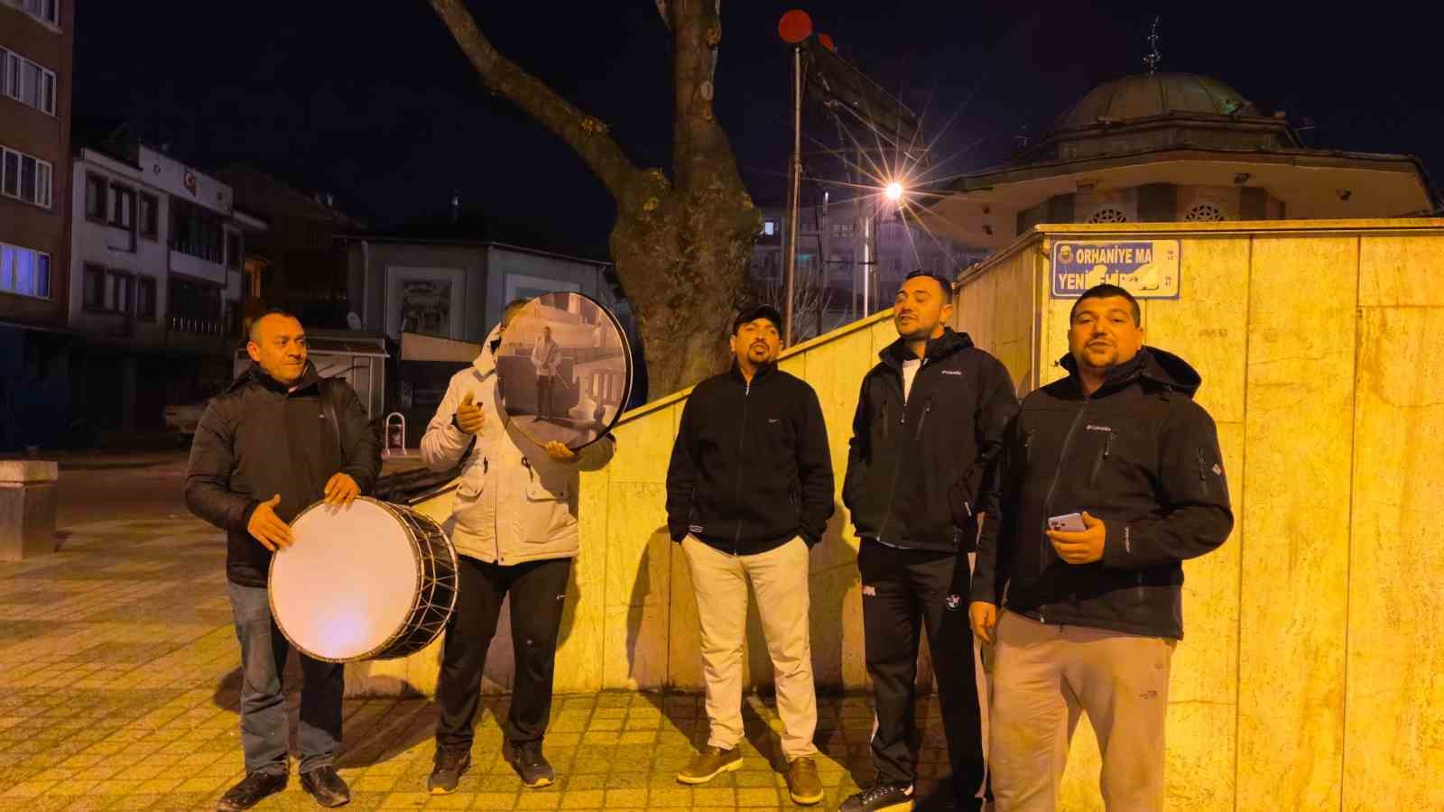 bursada vatandaslar ilahiler ve beyitlerle sahura kalkti 3 YEcT2sn9